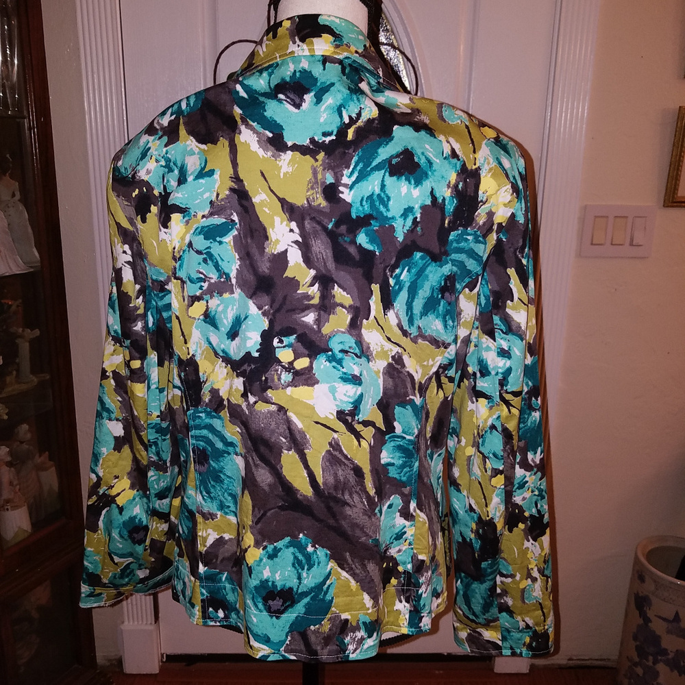 💦Jacket 💦 - Picture 3 of 4
